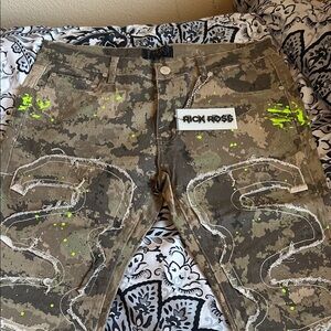 Men Rick Ross Camo Paint-Splatter Jeans - Olive & Neon